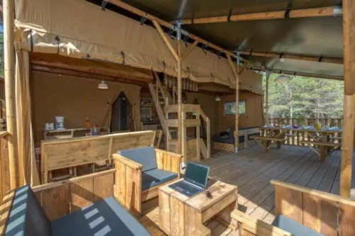 Location - Tente Ciela Nature Lodge - 3 Chambres - Cuisine Équipée – Salle De Bain - image n°4 - Camping Le Pommier