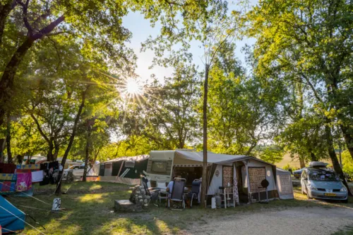 Pitch - Package Large Confort Pitch 120M² - image n°1 - Camping Le Pommier