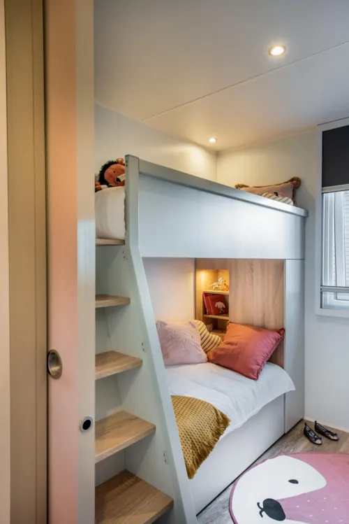 Location - Mobil Home Ciela Exception Tribu Spa - 2 Mobil Homes - 4 Chambres - Draps, Serviettes Et Plancha - image n°6 - Camping Le Pommier