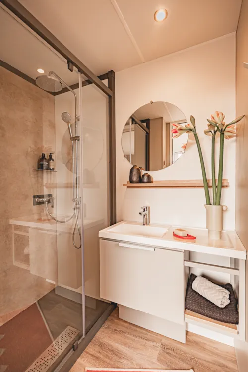 Location - Mobil Home Ciela Exception Spa - 3 Chambres Dont 1 Suite Parentale - Draps, Serviettes Et Plancha - image n°8 - Camping Le Pommier