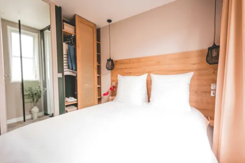 Location - Mobil-Home Ciela Exception Spa - 2 Chambres Dont 1 Suite Parentale - Draps, Serviettes Et Plancha - image n°6 - Camping Le Pommier
