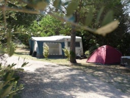 Kampeerplaats(en) - Pakket Standplaats - Camping L'Olivier