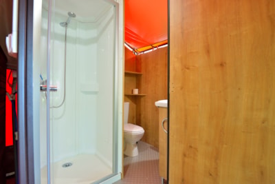 LODGE VICTORIA - 2 bedrooms with bathroom facilities
