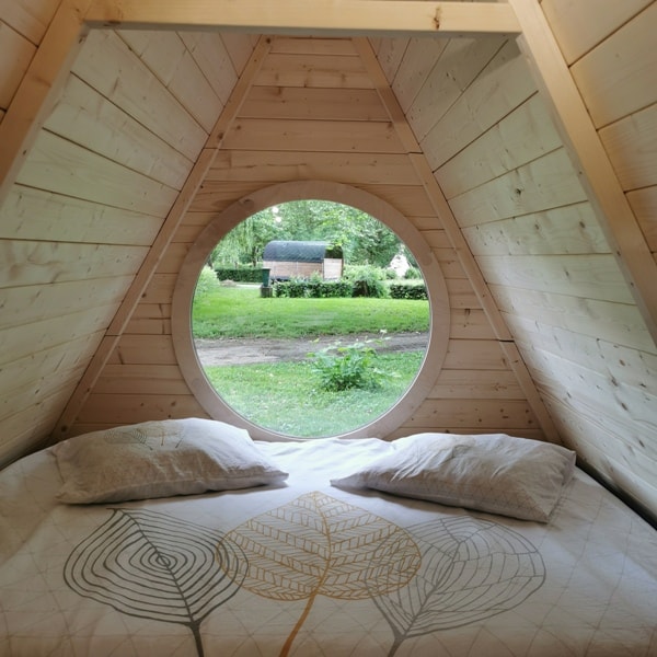 CABANE EN BOIS AVEC TERRASSE (2 Adultes + 2 enfants) 2/4 Pers.