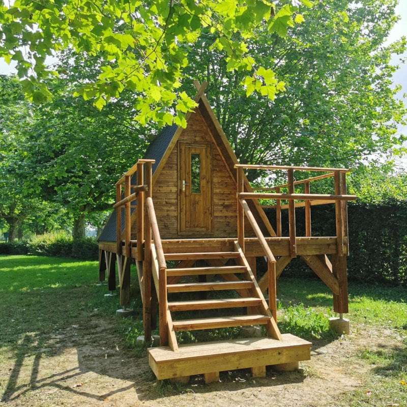 Holzhütte mit Terrasse (2 Erwachsene +  1 Kind)