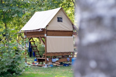 Bivouac on stilts