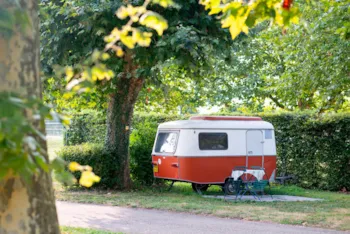 Mietunterkunft - Eriba Retro-Wohnwagen - Camping de Thoissey - Val de Saône