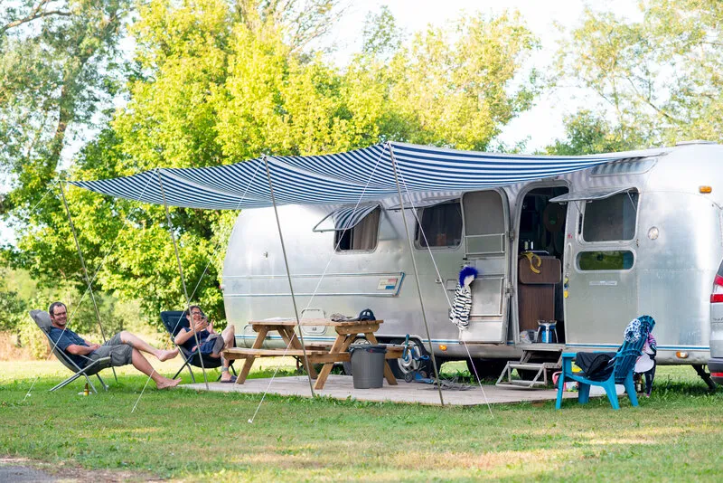 Huuraccommodatie(s) - American Airstream Caravan - Camping de Thoissey - Val de Saône