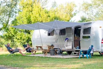 Mietunterkunft - American Airstream Caravan - Camping de Thoissey - Val de Saône