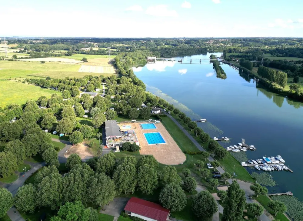 Camping de Thoissey - Val de Saône - image n°1 - Camping2Be