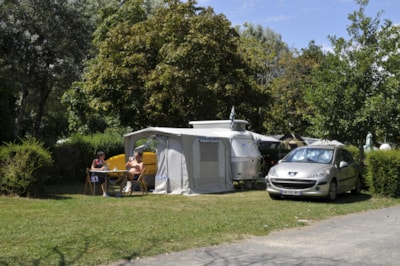 Privilege Package (1 tent, caravan or motorhome / 1 car / electricity 10A) + Water point