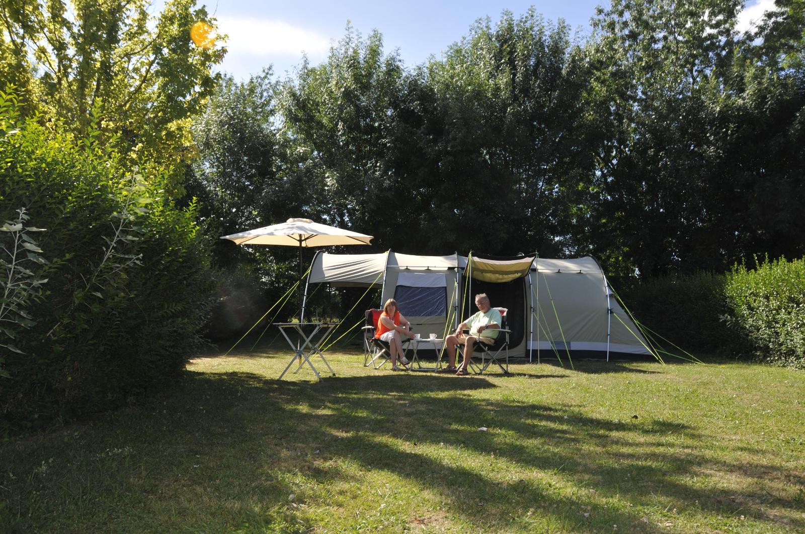 Emplacement - Forfait Confort (1 Tente, Caravane Ou Camping-Car / 1 Voiture / Électricité 10A). - Camping Du Port Caroline