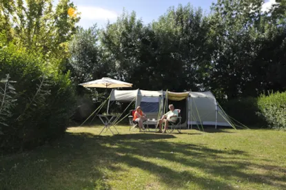 Piazzola Confort (Tenda, Roulotte, Camper / 1 Auto / Elettricità 10A)