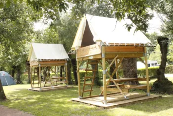 Mietunterkunft - Bivouac Zelt Standard 1 Zimmer (Ohne Sanitäranlagen) - Flower Camping du Port Caroline