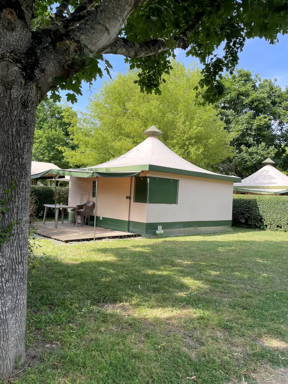 Mietunterkunft - Zeltbungalow Standard 2 Zimmer 25M² (Ohne Sanitäranlagen) - Flower Camping du Port Caroline