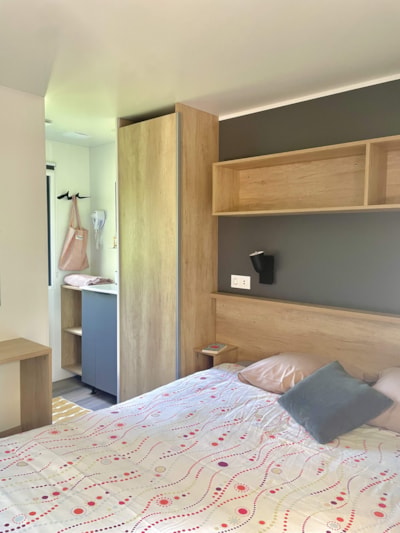 Mobile home Premium - 2 bedrooms, 32m² + Semi-covered terrace + TV + 2 bathrooms