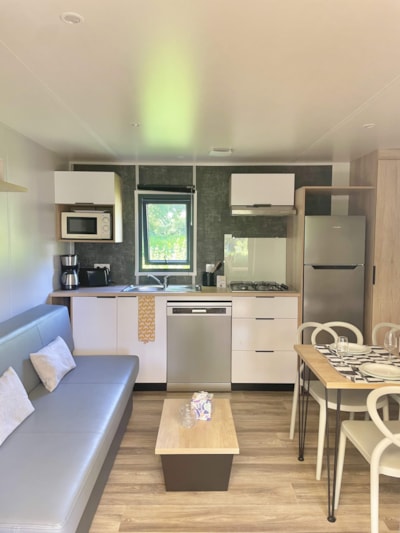 Mobile home Premium - 2 bedrooms, 32m² + Semi-covered terrace + TV + 2 bathrooms
