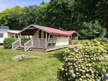 Mietunterkunft - Freeflower Standard 28M² - 2 Schlafzimmer + Überdachte Terrasse 8M² - Ohne Sanitäranlagen - Flower Camping Le Kerleyou 