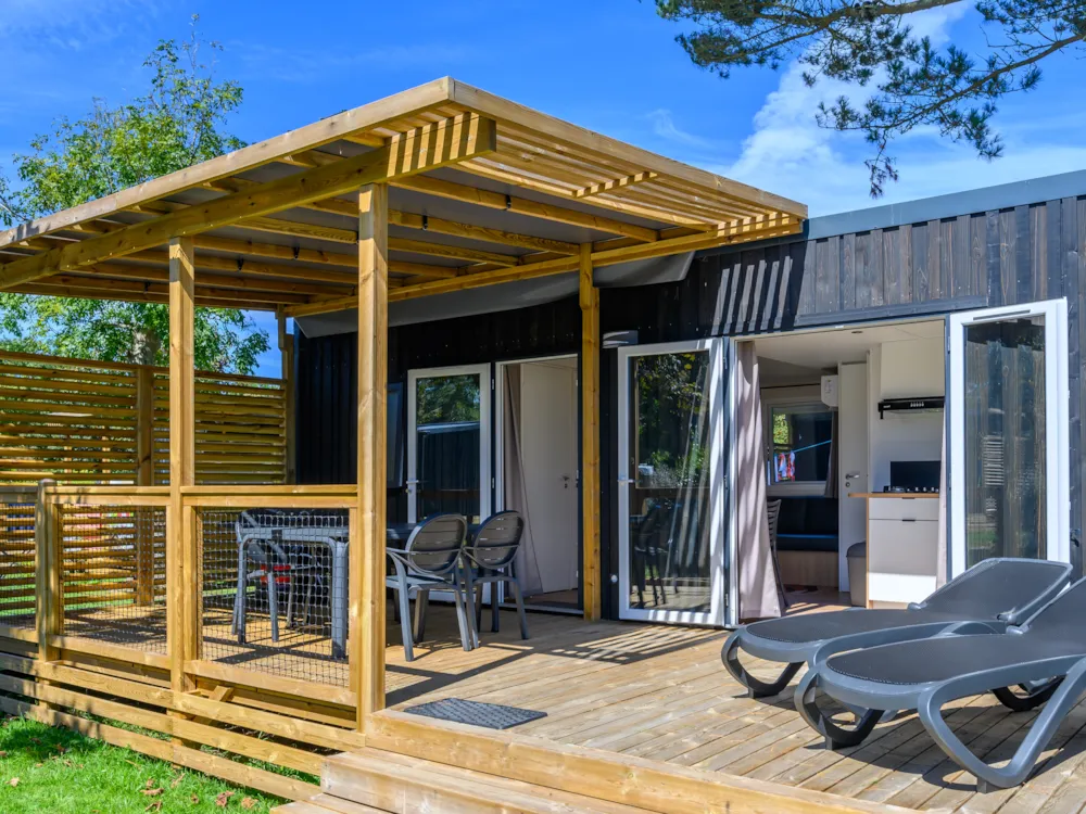 Mietunterkunft - Homeflower Premium 35M² - 3 Schlafzimmer + 21M² Überdachte Terrasse + Klimaanlage + Tv + Bettwäsche - Flower Camping Le Kerleyou 