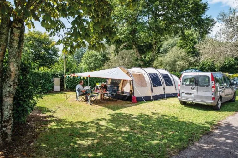 Stellplatz - Stellplatz Mit Strom - Camping Paradis Domaine de Bel Air