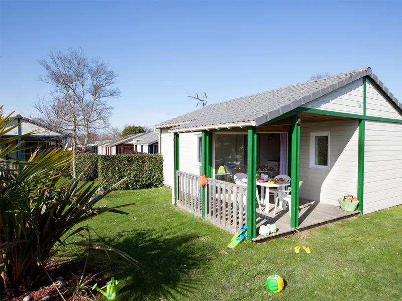 Mietunterkunft - Chalet Confort 2 Zimmer - Camping Emeraude - Sea Green by Sunêlia