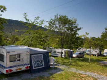 Stellplatz - Stellplatz Medium Für Zelt/Van <6M (Mit Strom) - Ludo Camping