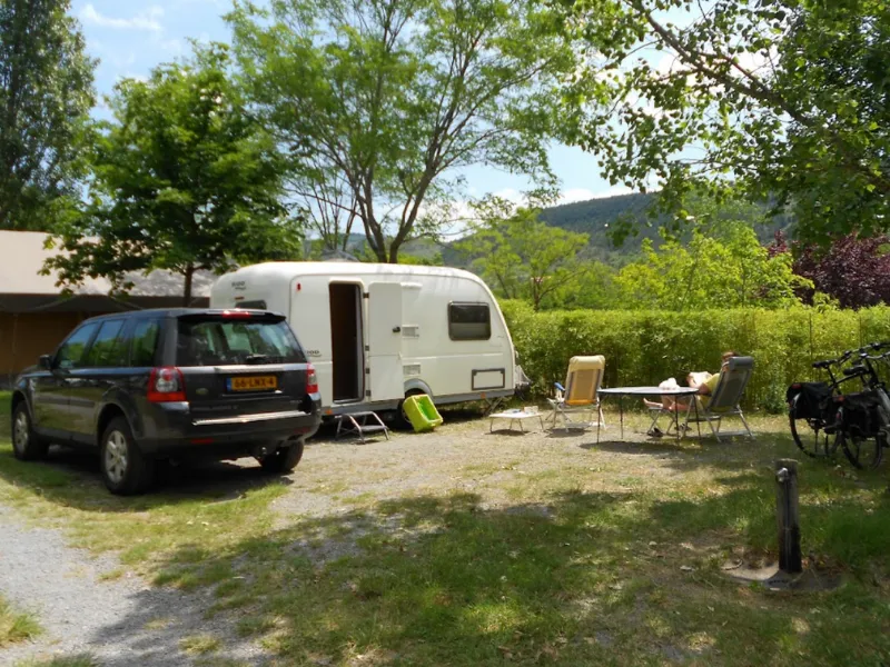 Emplacement Confort Large Tente/Van/Caravane/Camping-Car (Avec Électricité)