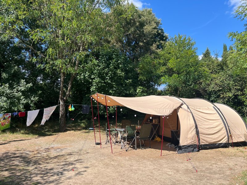 Confort Standplaats XL Tent/Van/Caravan/Camper (met elektriciteit)