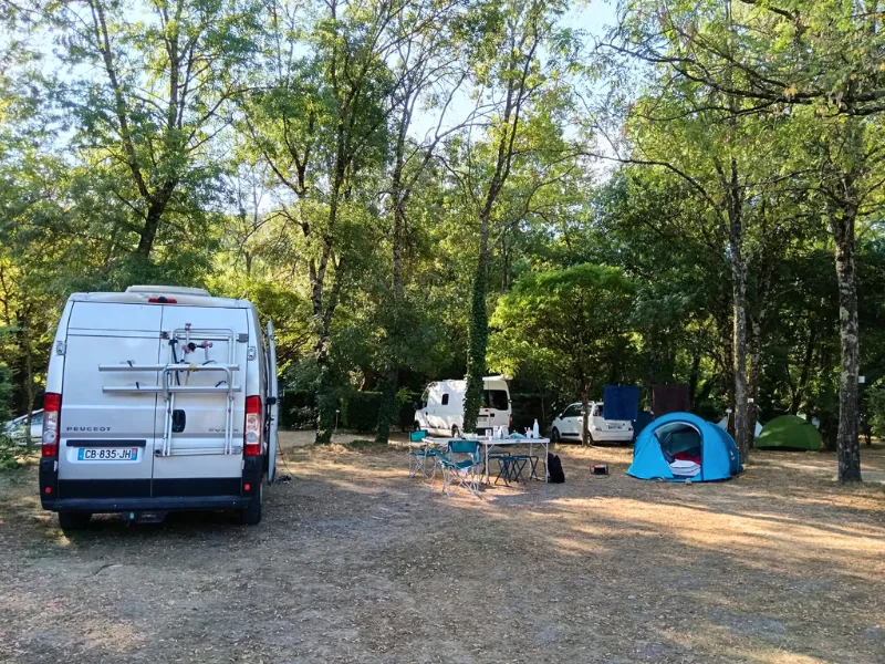 Emplacement Confort Xl Tente/Van/Caravane/Camping-Car (Avec Électricité)