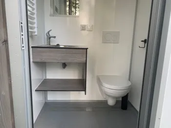 Stellplatz - Stellplatz Komfort Xl + Strom 16A + Sanitäranlagen Wouw - Camping Samoza