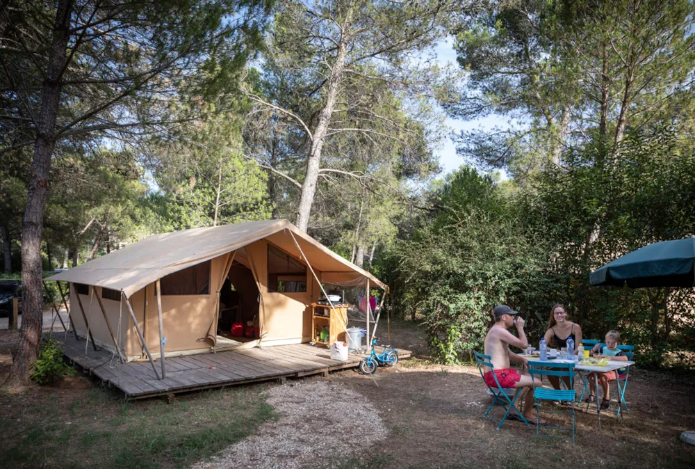 Accommodation - Classic Iv Wood & Canvas Tent - Huttopia Fontvieille
