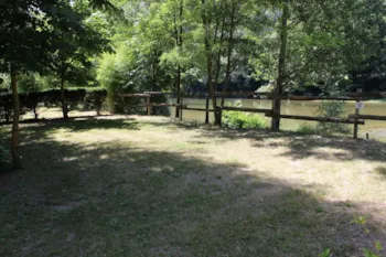 Stellplatz - Emplacement Confort Bord De Rivière (Avec Électricité) Au Parc Longue Lègue - Camping Saint-Pal