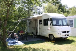 Stellplatz - Stopover: Stellplatz 1 Auto + 1 Wohnwagen Oder 1 Zelt Oder 1 Wohnmobil - Camping La Régate