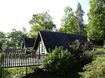 Hut on stilts with terrace ( 2/4 adults + 2 children)