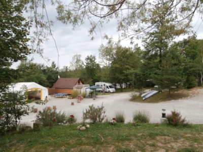 Pitch: car + tent or caravan without electricity