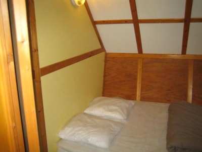 Hut on stilts with terrace (2 adults + 2 children)