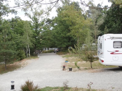 Pitch: car + tent or caravan without electricity