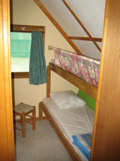 Hut on stilts with terrace (2 adults + 2 children)