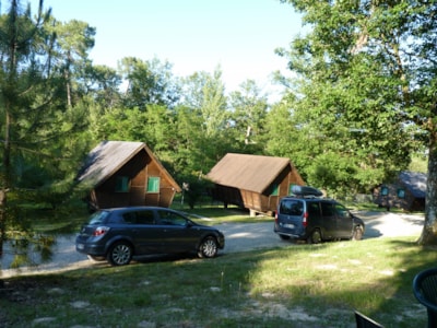 Hut on stilts with terrace ( 2/4 adults + 2 children)