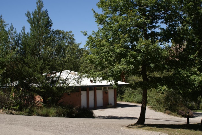 Emplacement : Véhicule + Tente Ou Caravane + Électricité