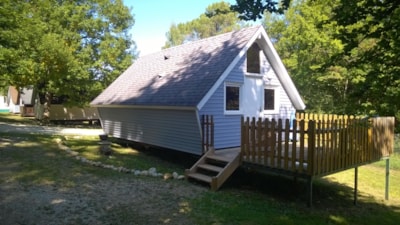 Hut on stilts with terrace ( 2/4 adults + 2 children)