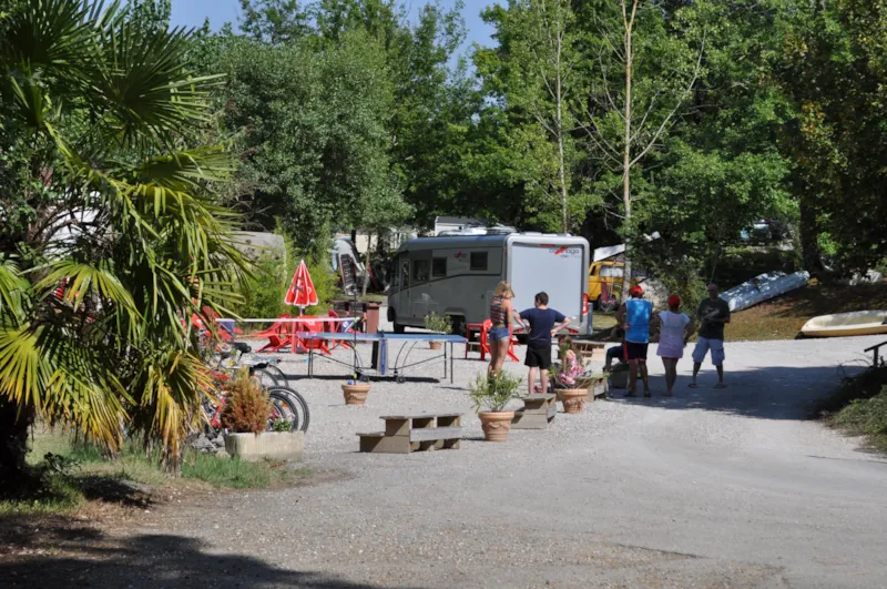 Forfait Nuit Étape : Emplacement 1 Véhicule + 1 Caravane Ou 1 Tente Ou 1 Camping-Car