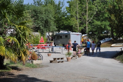 Stopover: Pitch 1 car +1 tent or 1 caravan or 1 camping-car