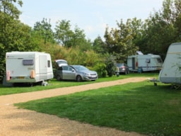Kampeerplaats(en) - Standplaats Pakket 2 Personen (Campingauto / Caravan + 1 Voertuig / Tent + 1 Voertuig) - Camping Les Portes de l'Anjou