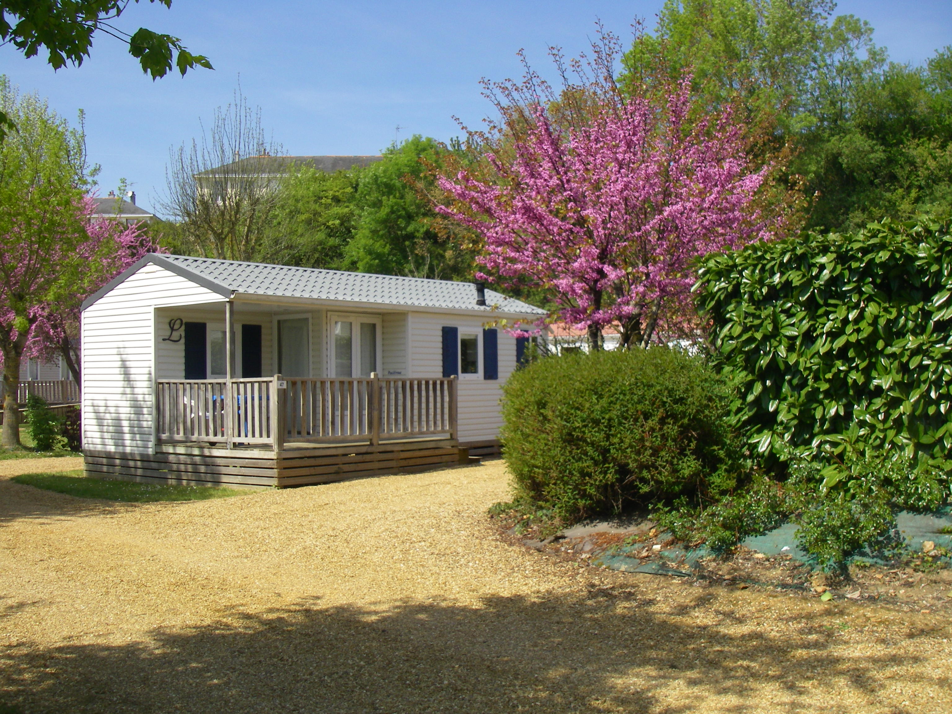 Location - Mobil Home Confort 2 Chambres + Terrasse Couverte - 4 Personnes - Camping Les Portes de l'Anjou