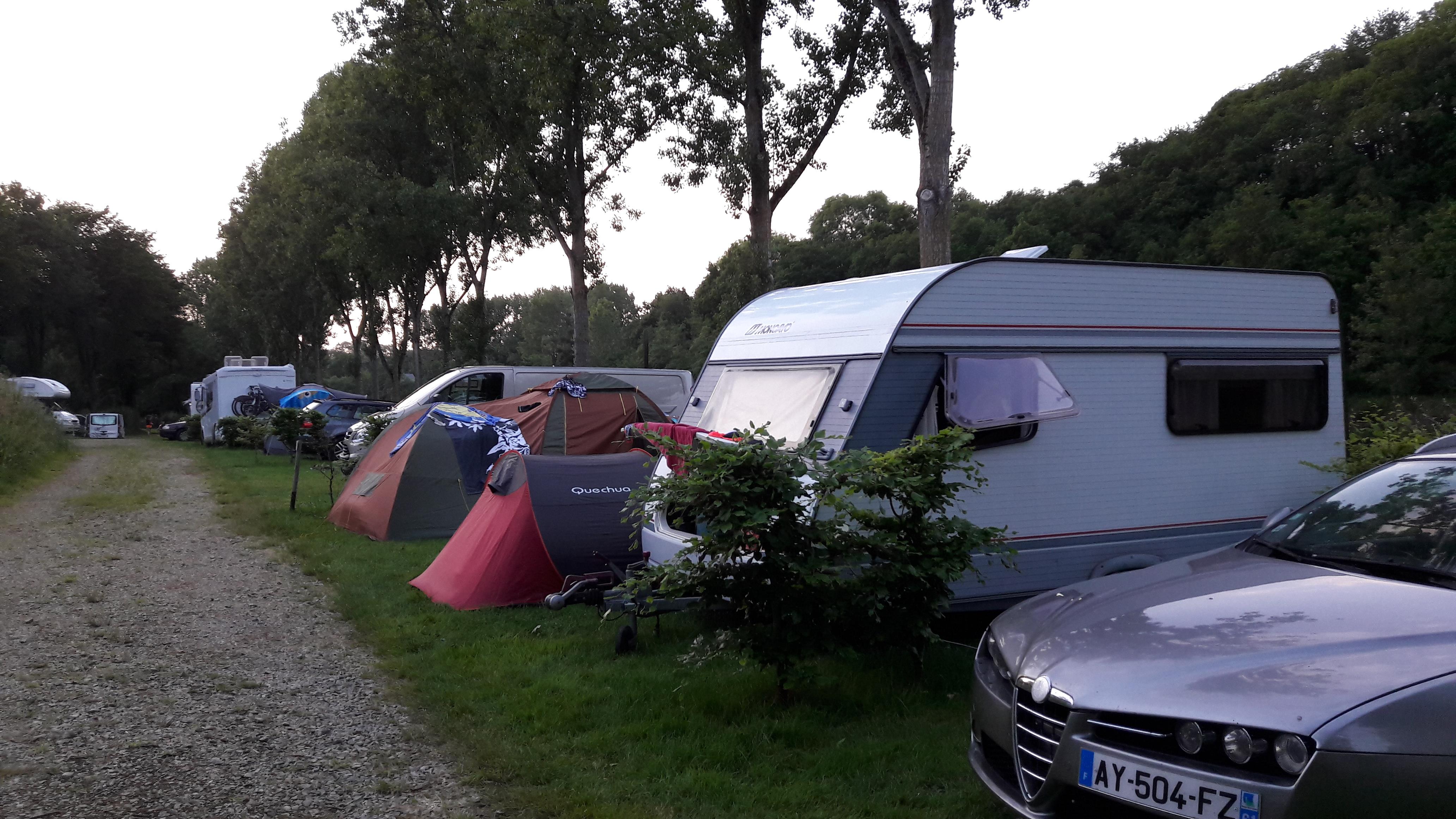 Emplacement - Forfait Nature (1 Tente, Caravane Ou Camping-Car / 1 Voiture) - Camping Le Parc de Vaux