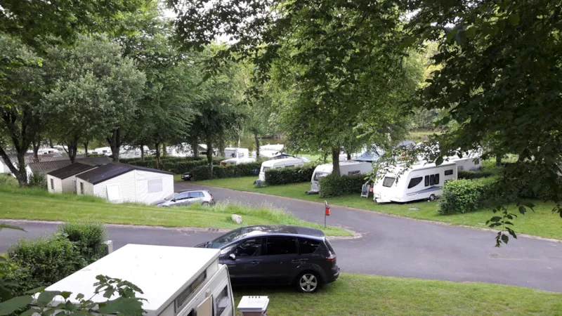 Forfait Confort  (1 Tente, Caravane Ou Camping-Car / 1 Voiture / Électricité 10A)