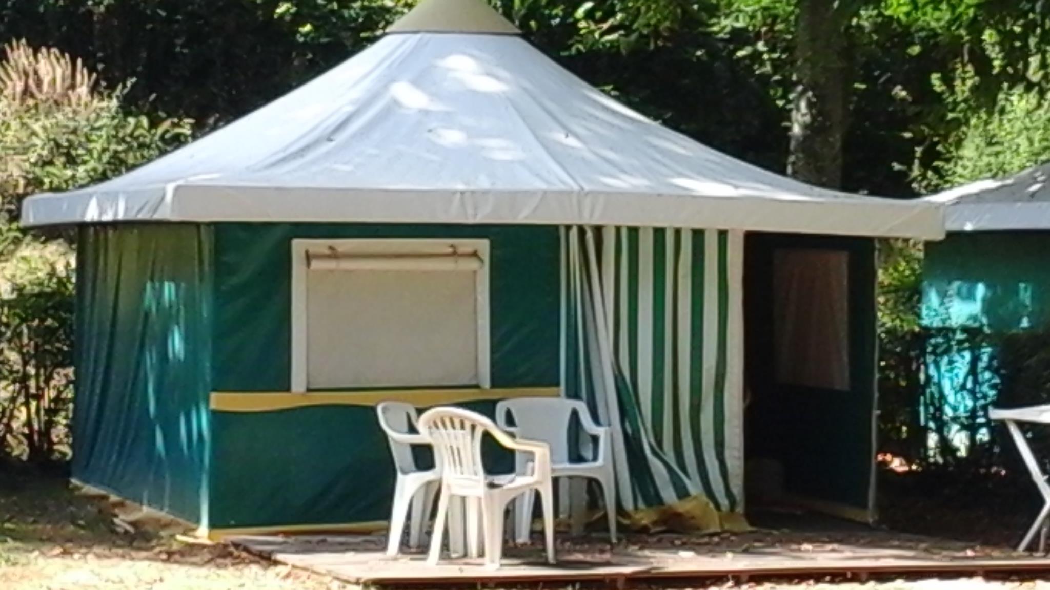 Location - Bungalow Toilé Meublé 16M² (2 Chambres) - Camping Le Parc de Vaux