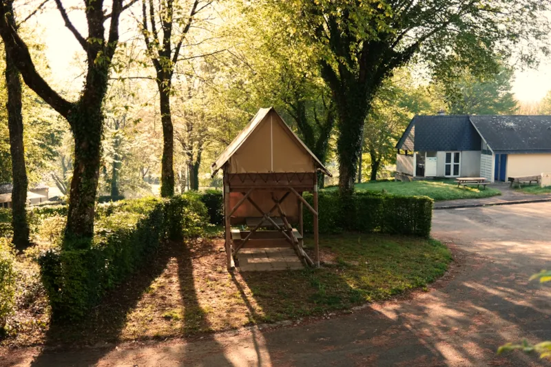 Tente Bivouac En Bois Sur Pilotis (Pour Randonneurs Et Cyclistes En Itinérance)