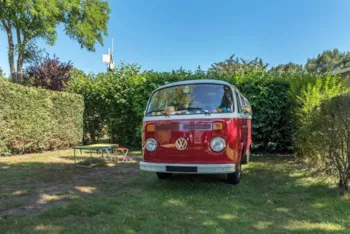 Stellplatz - Pauschale 2 Pers Stellplatz + Fahrzeug - Max 4 Erwachsene / - Camping Les Bruyères